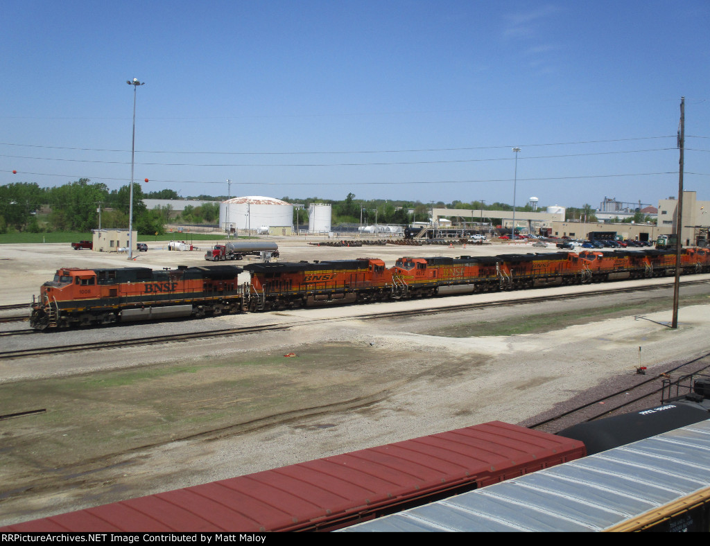 BNSF 1008